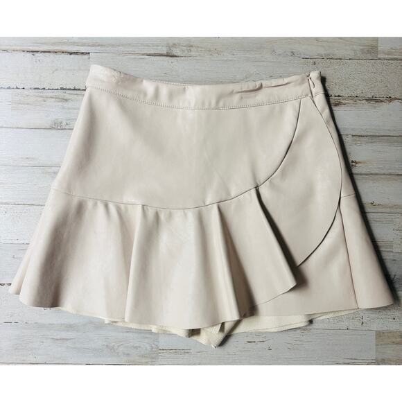 Women's Cream Pleather American Threads Skort sz S NWOT - Picture 1 of 3